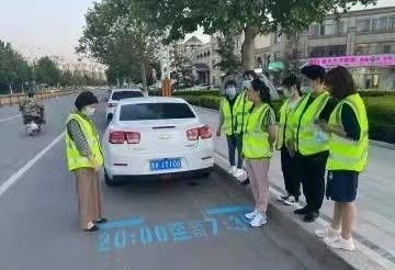 潍坊县域开放限时免费停车泊位，志愿者暖心服务助力文明停车